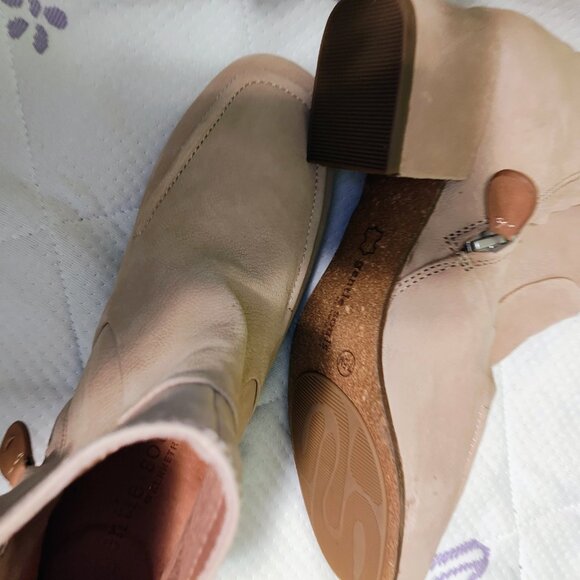 Kenneth Cole Gentle souls Booties 7.5 - Picture 7 of 16